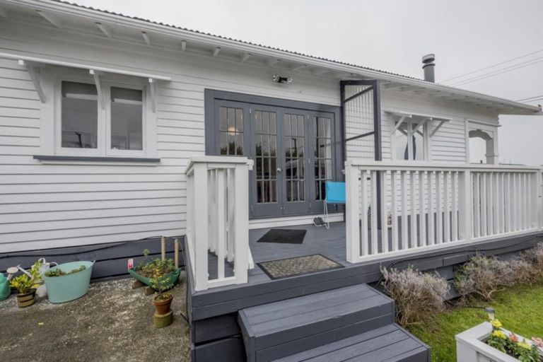 Photo of property in 35 Mckenzie Street, Levin, 5510