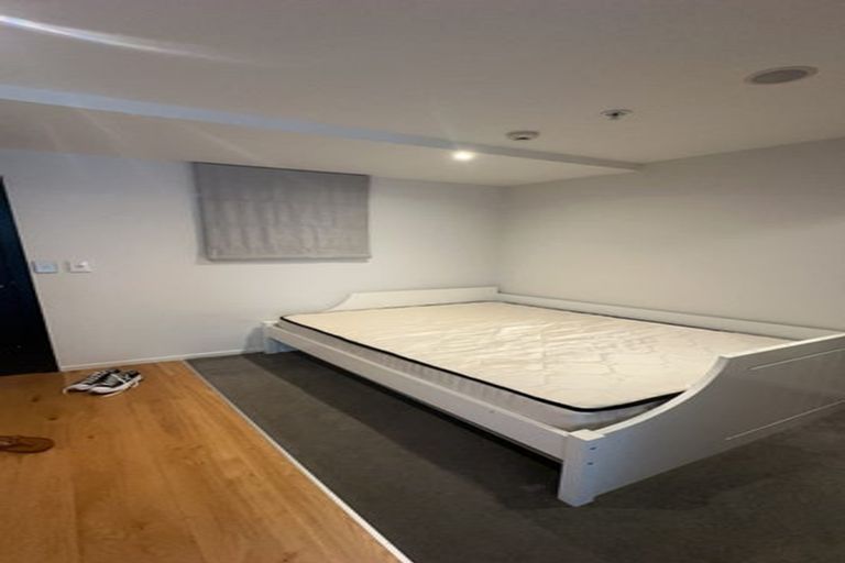 Photo of property in 60 Rauemi Way, Te Atatu South, Auckland, 0610