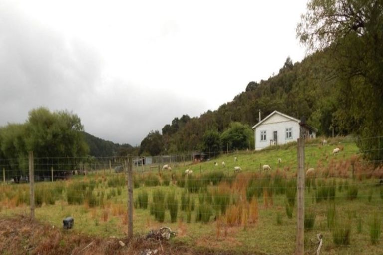 Photo of property in 3 Clifford Street, Blackball, 7804