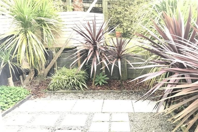 Photo of property in 3/17 Pannill Place, Oteha, Auckland, 0632