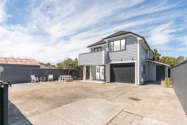 Photo of property in 22a Stone Street, Miramar, Wellington, 6022