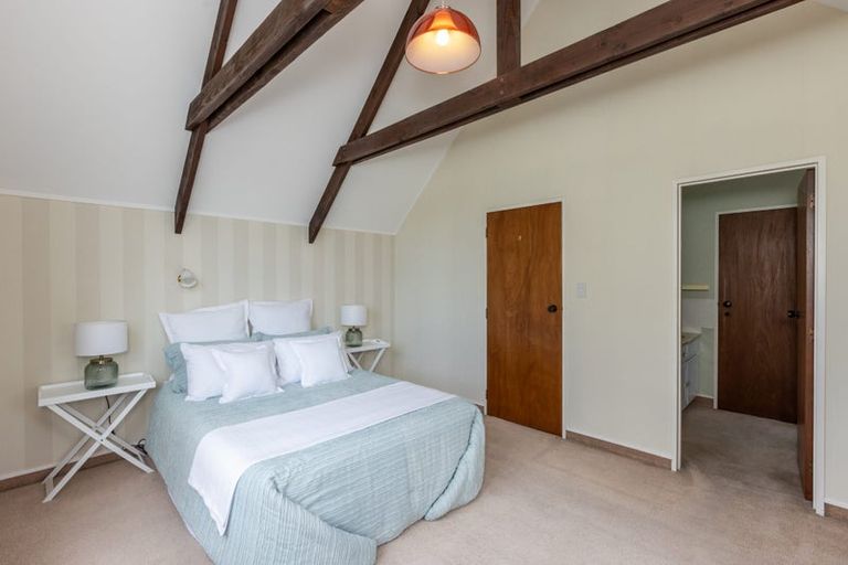 Photo of property in 2/22 Middle Road, Havelock North, 4130