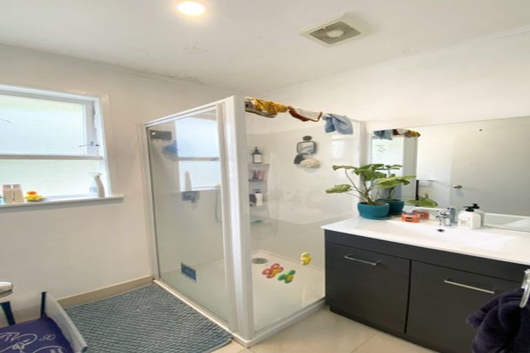 Photo of property in 93 Fairclough Road, Beach Haven, Auckland, 0626
