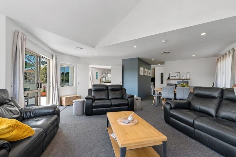 Photo of property in 6 Stephanie Close, Glenfield, Auckland, 0629