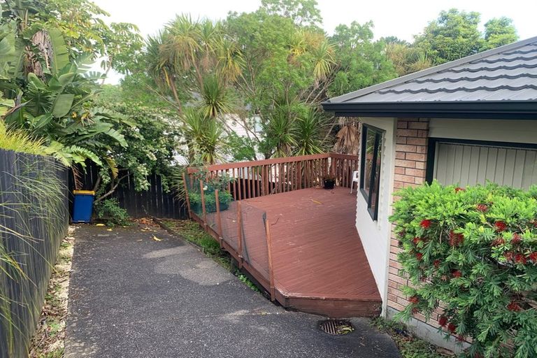 Photo of property in 5 Trotting Terrace, Fairview Heights, Auckland, 0632