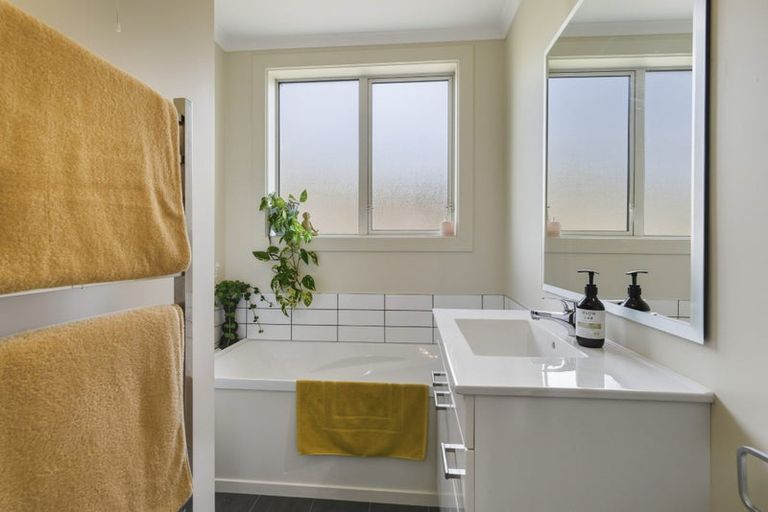 Photo of property in 25 Pioneer Crescent, Helensburgh, Dunedin, 9010