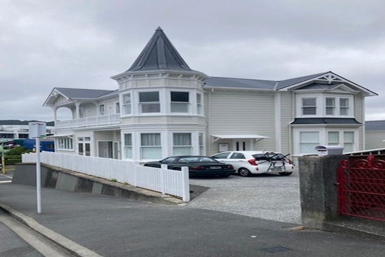 Photo of property in 1 Bidwill Street, Mount Cook, Wellington, 6021