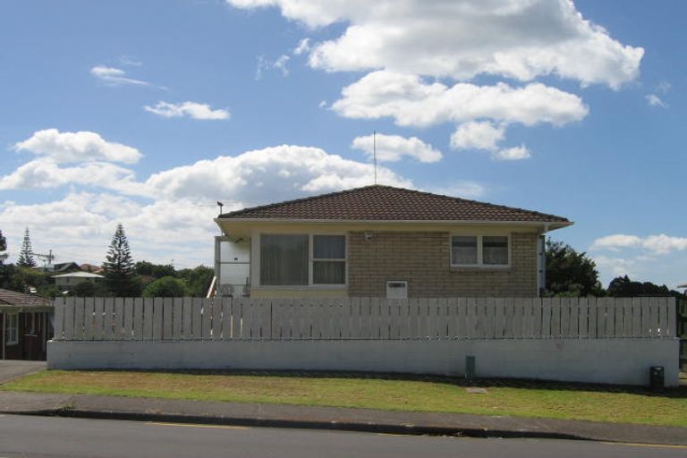 Photo of property in 1/62 Bentley Avenue, Glenfield, Auckland, 0629