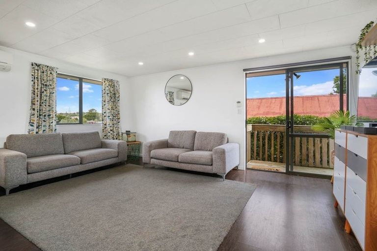 Photo of property in 21a Tahi Terrace, Glen Eden, Auckland, 0602