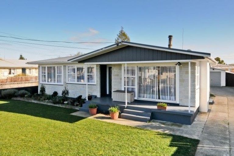 Photo of property in 21 Mears Road, St Andrews, Hamilton, 3200