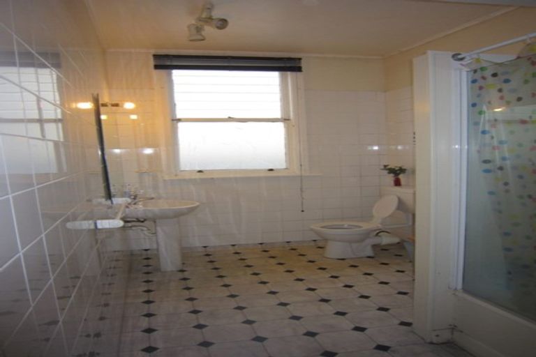 Photo of property in 52 Kilbirnie Crescent, Kilbirnie, Wellington, 6022