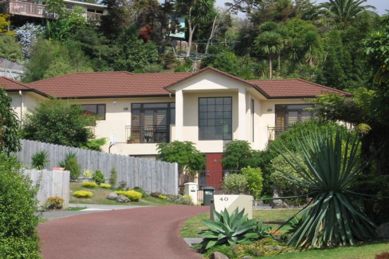 Photo of property in 40 Woodridge Avenue, Northcross, Auckland, 0630