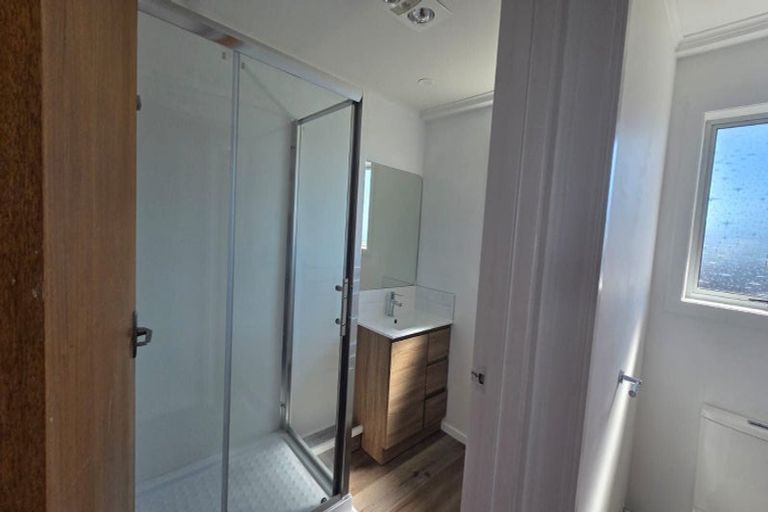 Photo of property in 2/7 Sylvan Crescent, Te Atatu South, Auckland, 0610