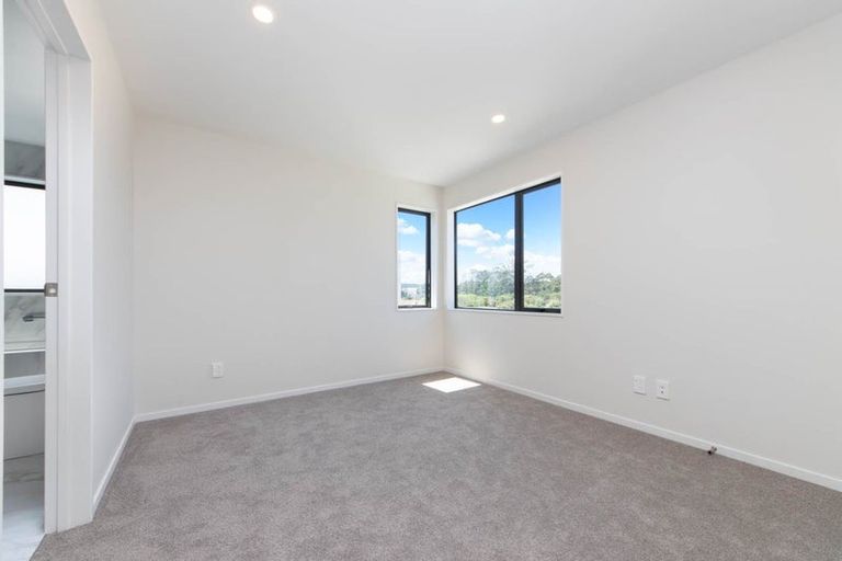 Photo of property in 18b Winfield Road, Kumeu, 0810