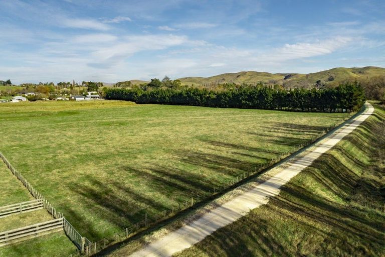 Photo of property in 2460 State Highway 2, Waipukurau, 4281