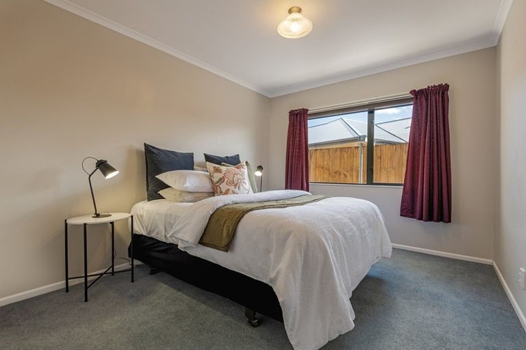 Photo of property in 40 Royal Oak Drive, Kelvin Grove, Palmerston North, 4414