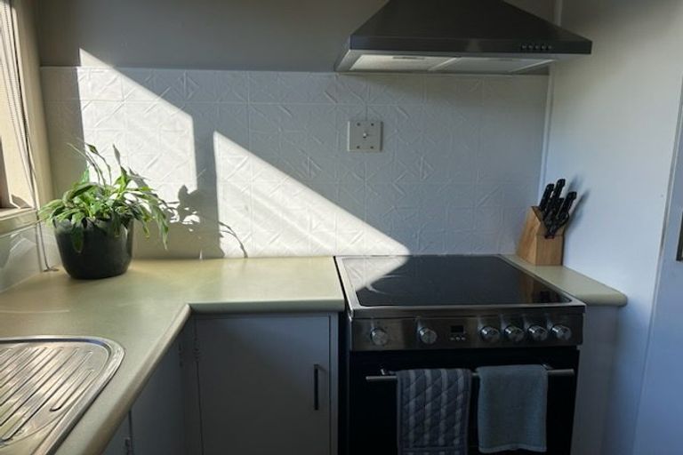 Photo of property in 2/12 Gradwell Place, Two Mile Bay, Taupo, 3330