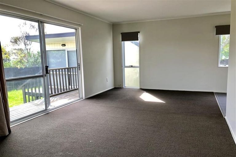 Photo of property in 2/22 Tamworth Close, Manurewa, Auckland, 2102