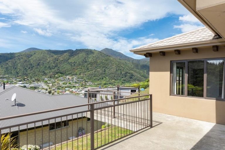 Photo of property in 24 Harbour View Heights, Picton, 7220