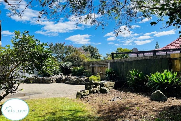 Photo of property in 11 Walter Strevens Drive, Conifer Grove, Takanini, 2112