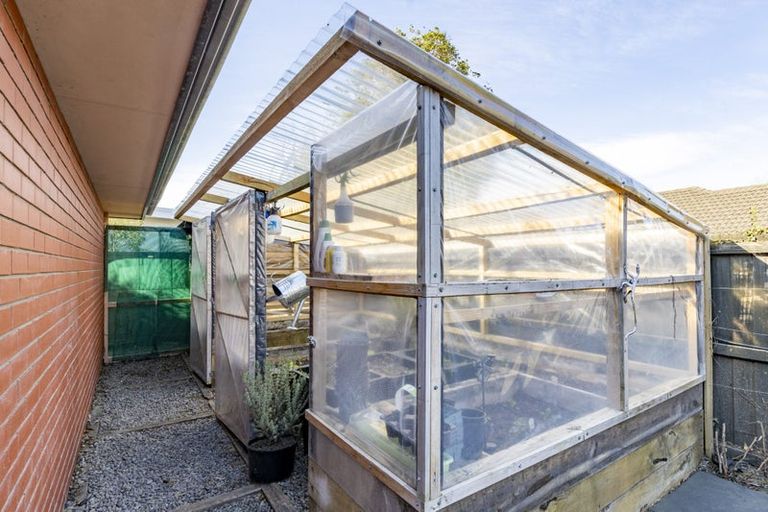 Photo of property in 6 Punga Lane, Parklands, Christchurch, 8083