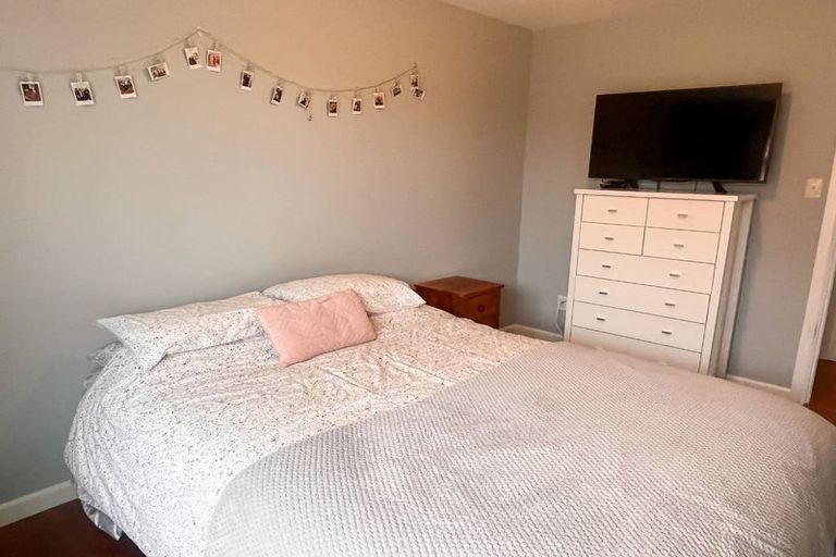 Photo of property in 16 Daniels Road, Redwood, Christchurch, 8051