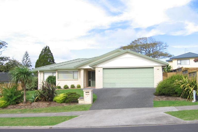 Photo of property in 4 Highfields Terrace, Henderson, Auckland, 0612