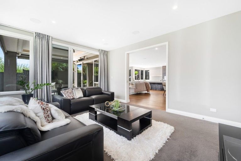 Photo of property in 62 Armstrong Farm Drive, East Tamaki Heights, Auckland, 2016