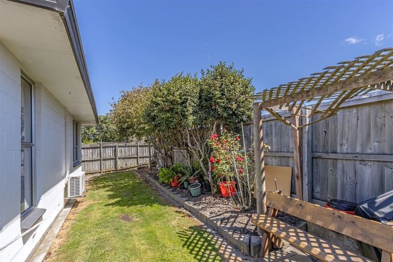 Photo of property in 2/47 Chipping Lane, Redwood, Christchurch, 8051