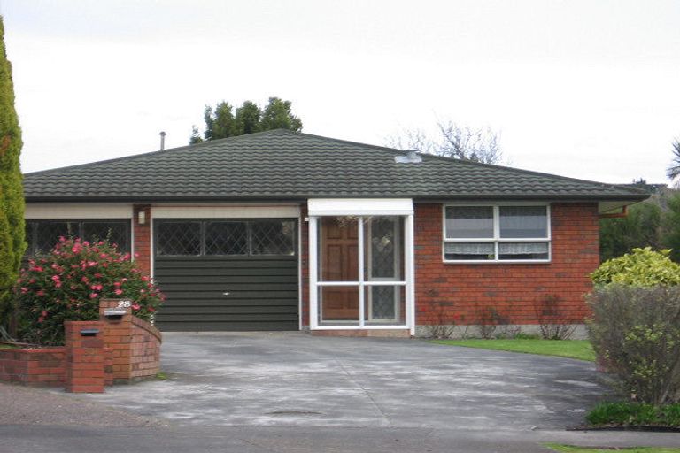 Photo of property in 28 Hind Place, Hokowhitu, Palmerston North, 4410