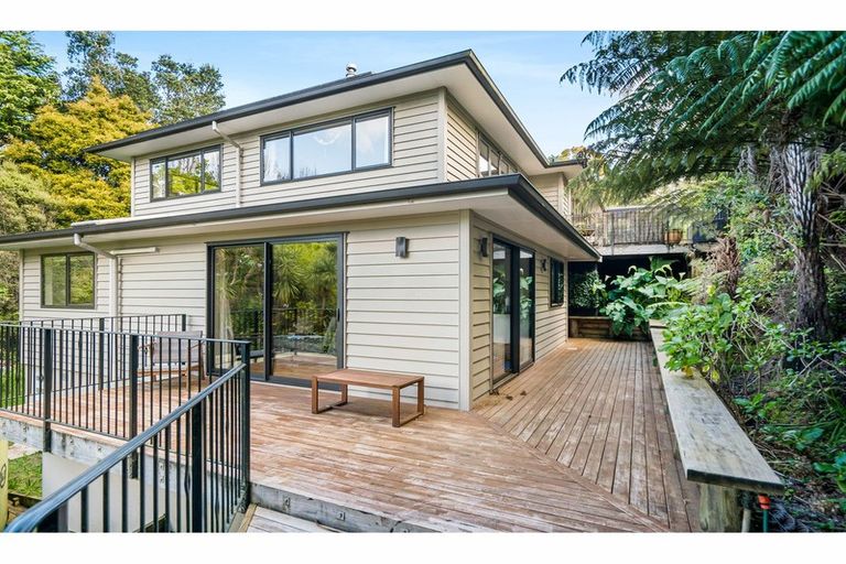 Photo of property in 23c West Lynn Road, Titirangi, Auckland, 0604
