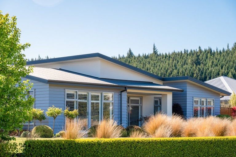 Photo of property in 4 Sunnyside Lane, Wanaka, 9305