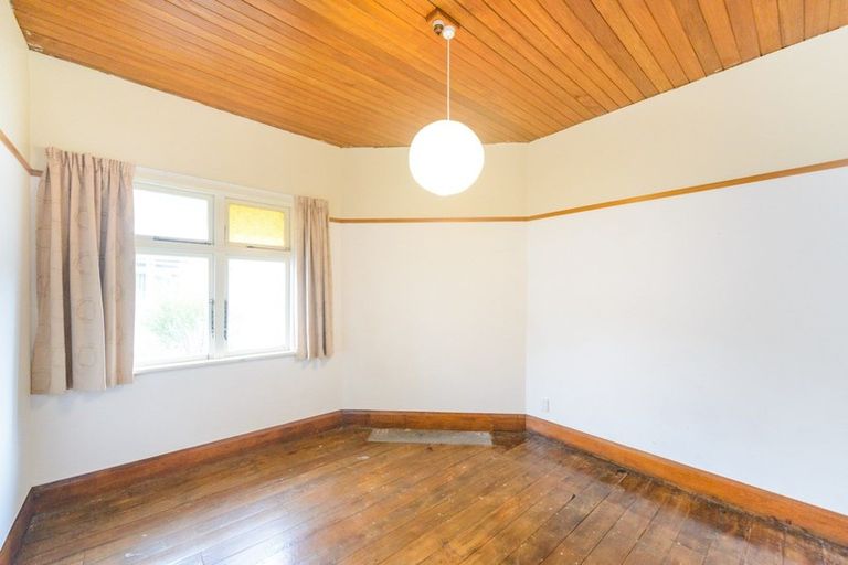 Photo of property in 25 Kingswood Street, Takaro, Palmerston North, 4412