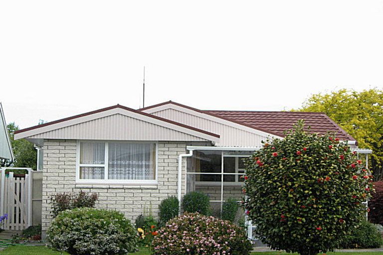 Photo of property in 5a Beeston Place, Redwood, Christchurch, 8051