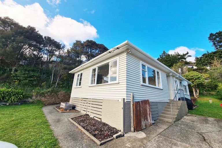 Photo of property in 27 Fraser Street, Wainuiomata, Lower Hutt, 5014