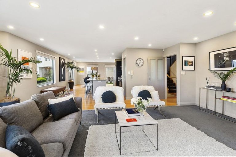 Photo of property in 5 Bunker Way, Strathmore Park, Wellington, 6022