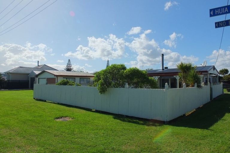 Photo of property in 17 Pratt Avenue, Foxton Beach, Foxton, 4815