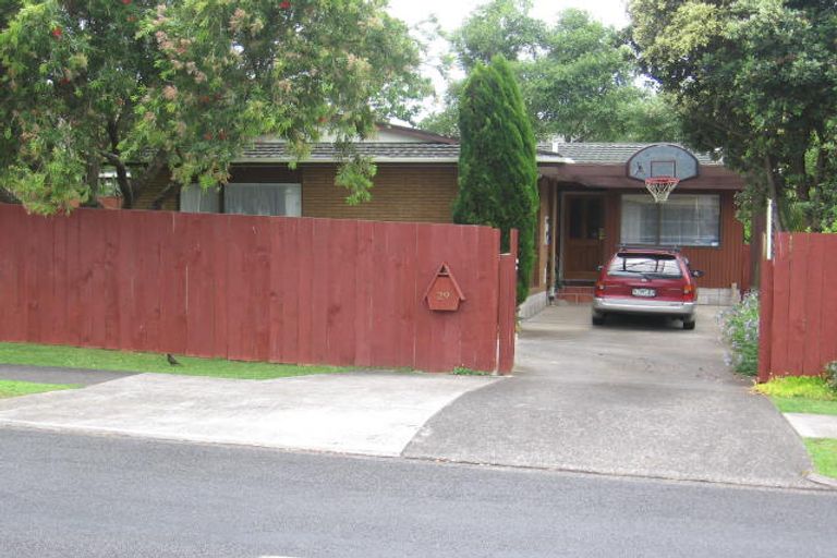 Photo of property in 29 Beechdale Crescent, Pakuranga Heights, Auckland, 2010
