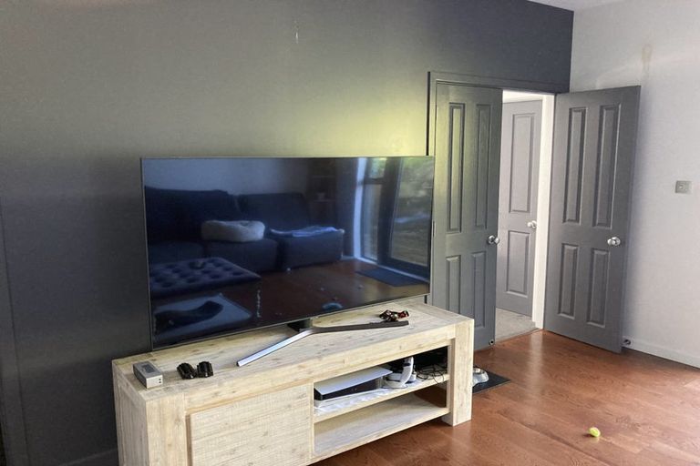 Photo of property in 58 Miromiro Road, Normandale, Lower Hutt, 5010