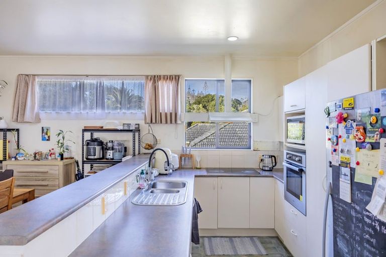 Photo of property in 1/410 Glenfield Road, Glenfield, Auckland, 0629