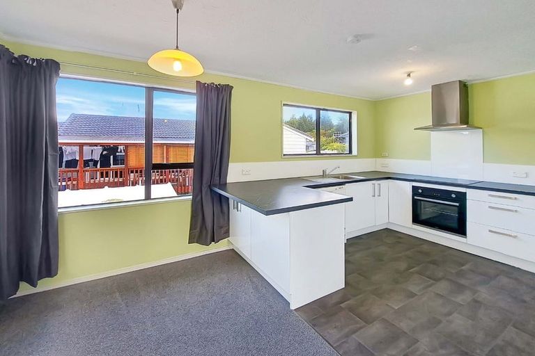 Photo of property in 5 Fenchurch Grove, Stokes Valley, Lower Hutt, 5019