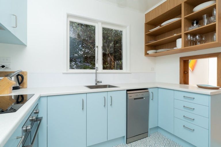 Photo of property in 37 Long Street, Raglan, 3225