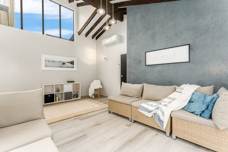 Photo of property in 28 Peterhouse Street, Tawa, Wellington, 5028