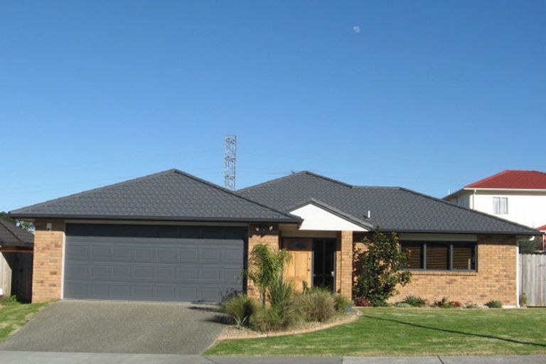 Photo of property in 13 Norm Pellow Drive, Manurewa, Auckland, 2105