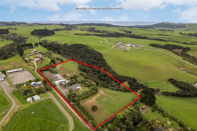 Photo of property in 132 Muriwai Valley Road, Muriwai, Waimauku, 0881