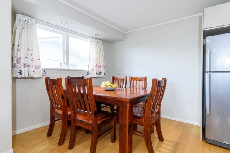 Photo of property in 17 Medina Place, Half Moon Bay, Auckland, 2012