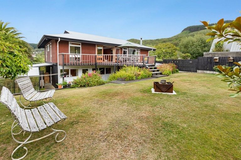 Photo of property in 9 Balliol Drive, Tawa, Wellington, 5028