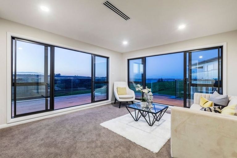 Photo of property in 7 Headland Drive, Long Bay, Auckland, 0630