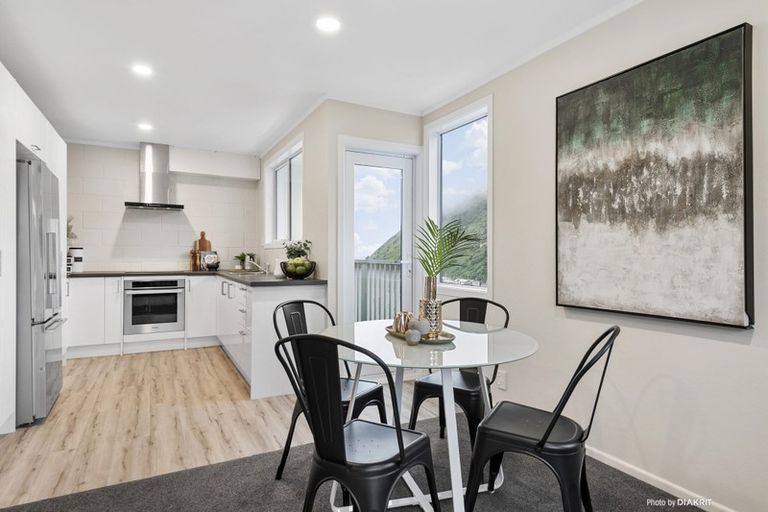 Photo of property in 3/6 Robertson Street, Owhiro Bay, Wellington, 6023