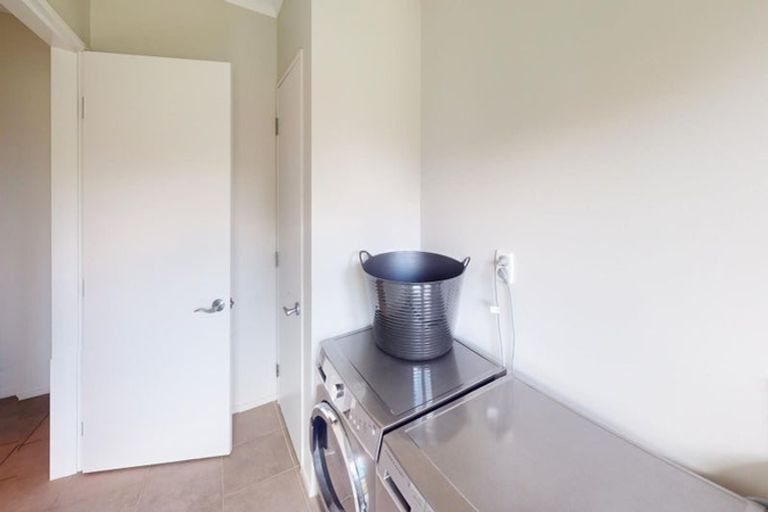 Photo of property in 24 Lydia Place, Kelvin Grove, Palmerston North, 4414
